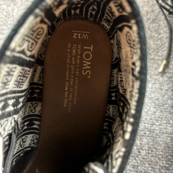 TOMS Women’s Black Suede Desert Wedge Ankle Bootie size: 12 - Picture 6 of 9
